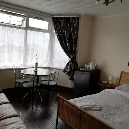 Cozy Guest House 루턴 외부 사진